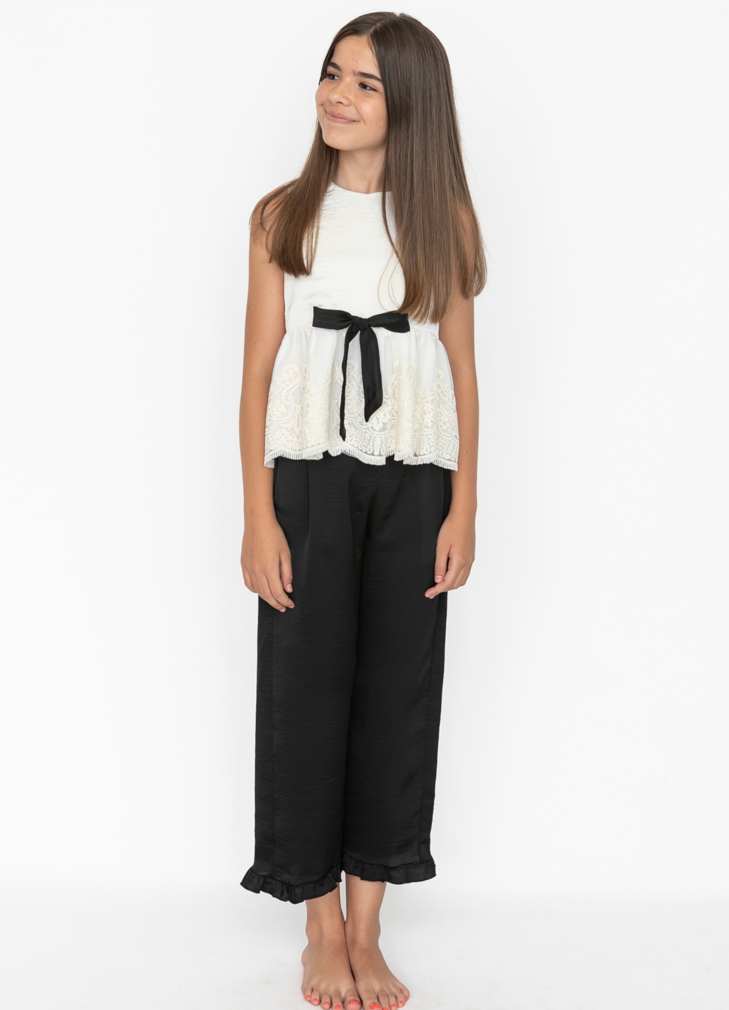 Conjunto de Top volante bordado y Pantalón cropped