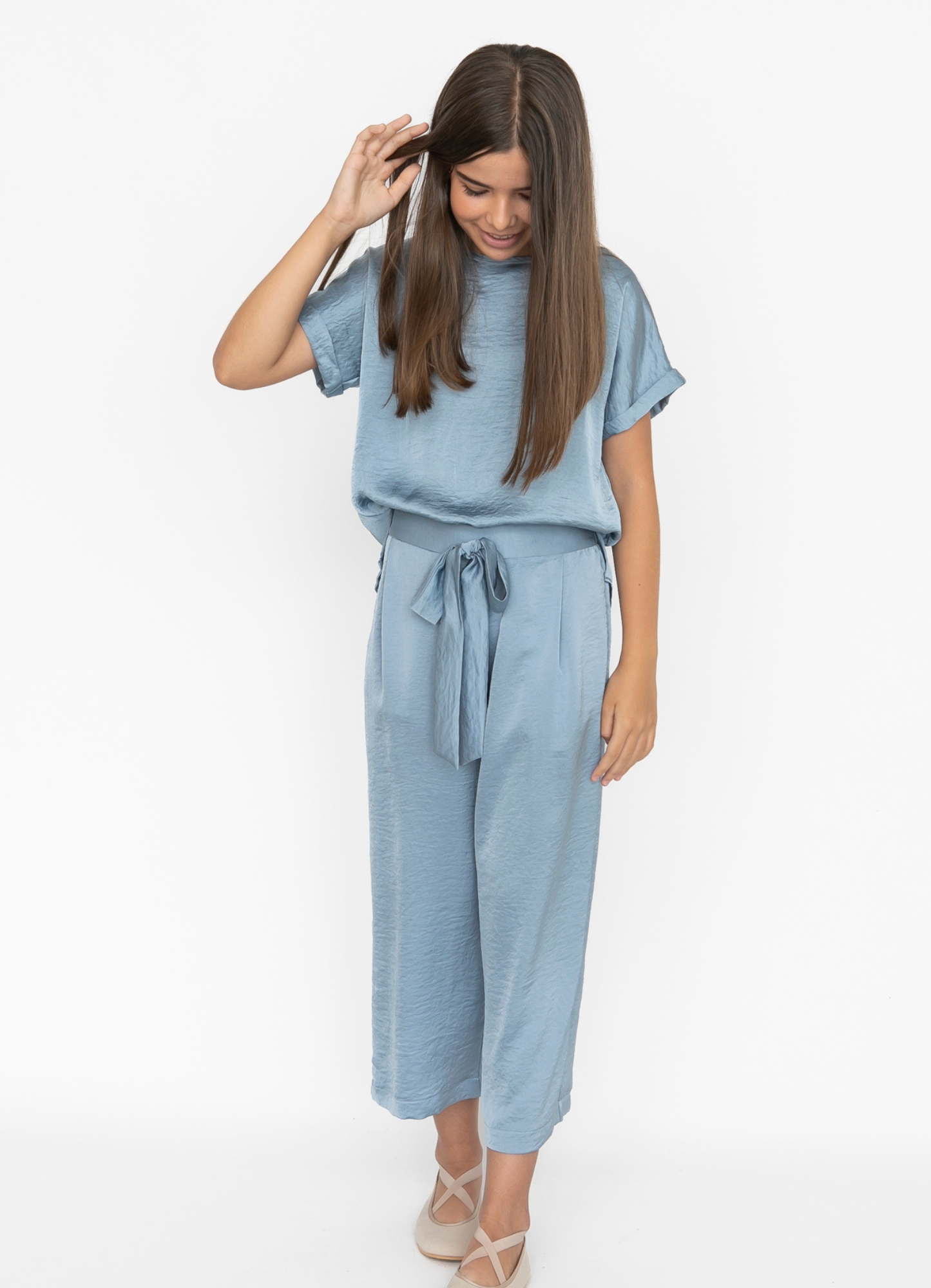 Conjunto blusa espalda abierta y pantalón cropped