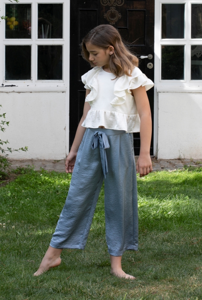 Conjunto Top volantes y Pantalón cropped